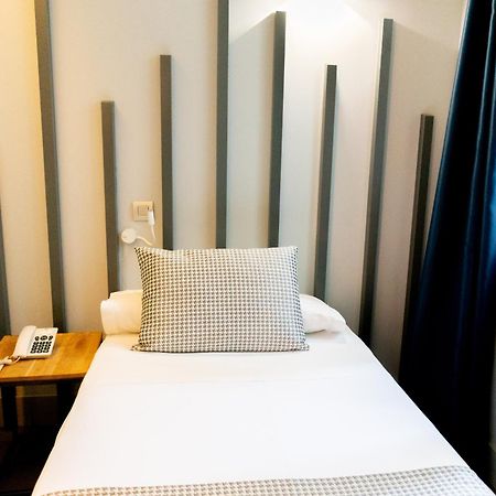 Hostal Carmen-Gran Via Мадрид Екстериор снимка