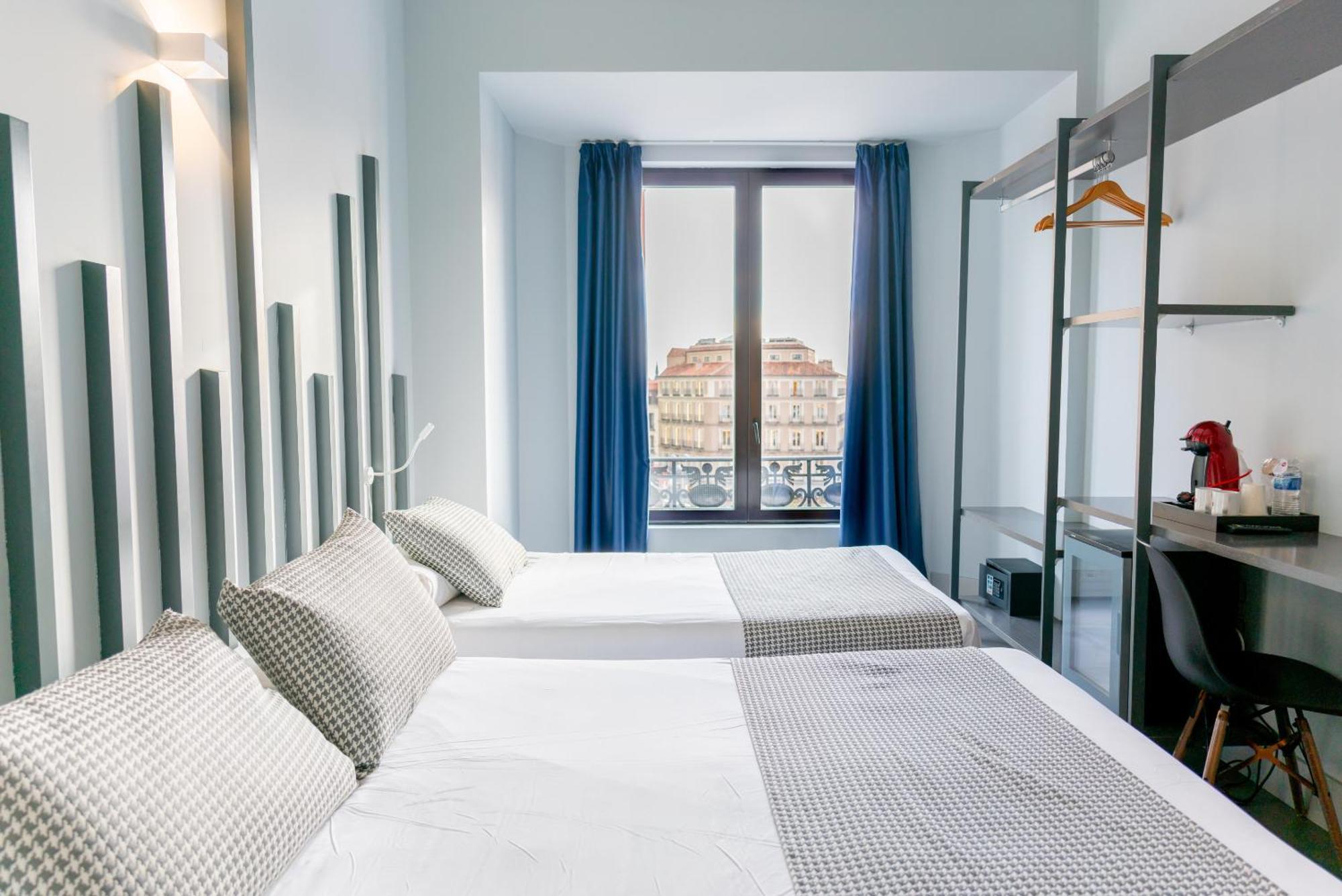 Hostal Carmen-Gran Via Мадрид Екстериор снимка