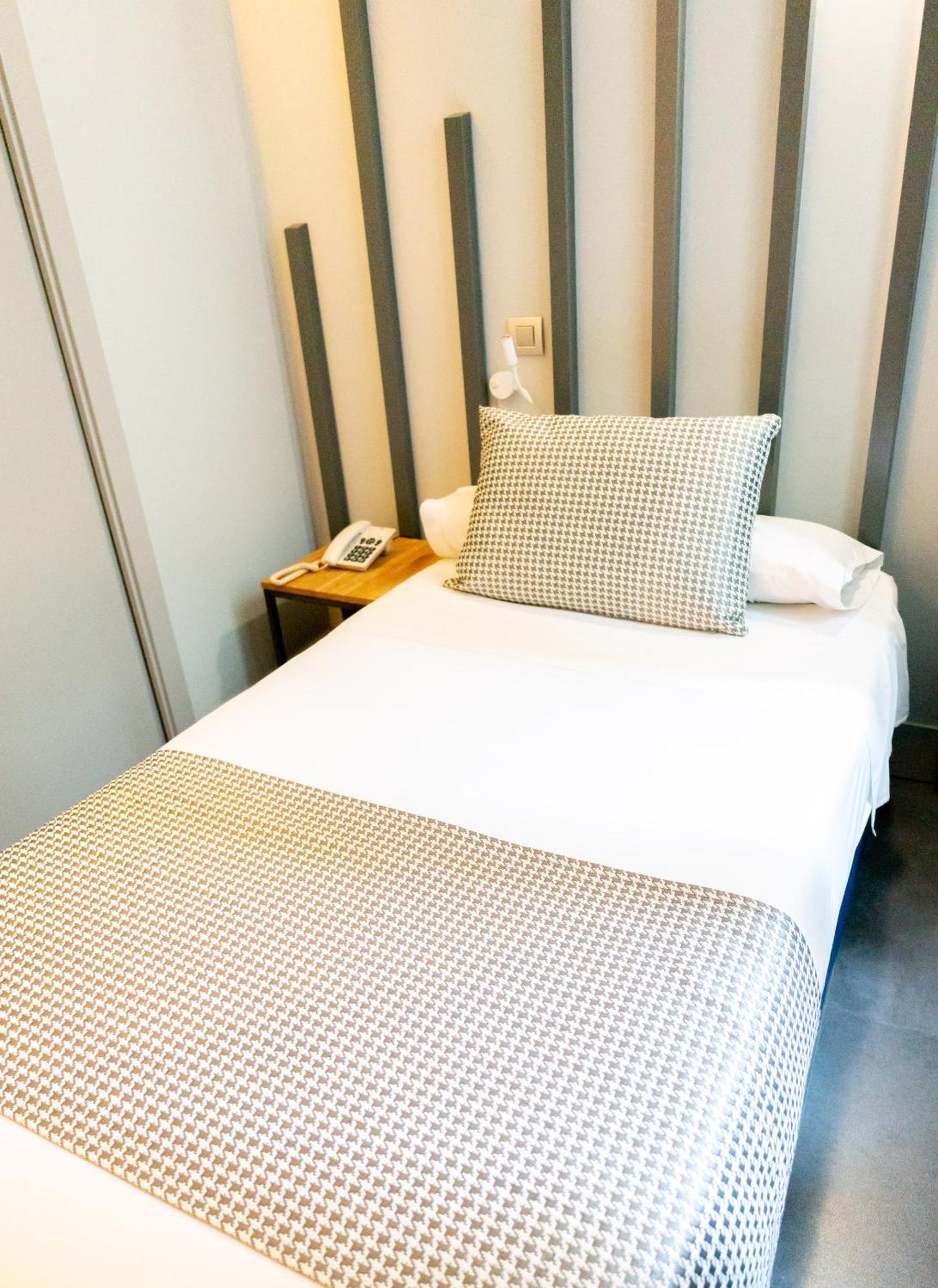 Hostal Carmen-Gran Via Мадрид Екстериор снимка