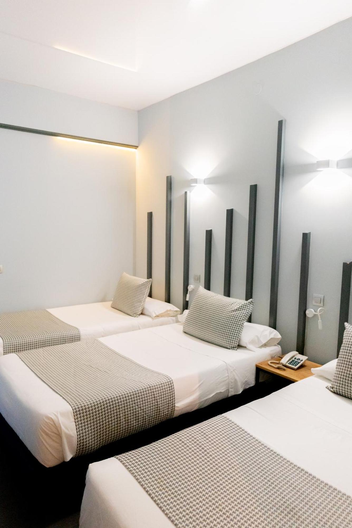 Hostal Carmen-Gran Via Мадрид Екстериор снимка